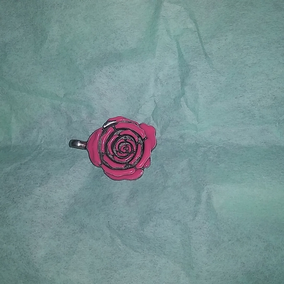 Dainty 1in FLOWER PENDANT - Picture 3 of 5
